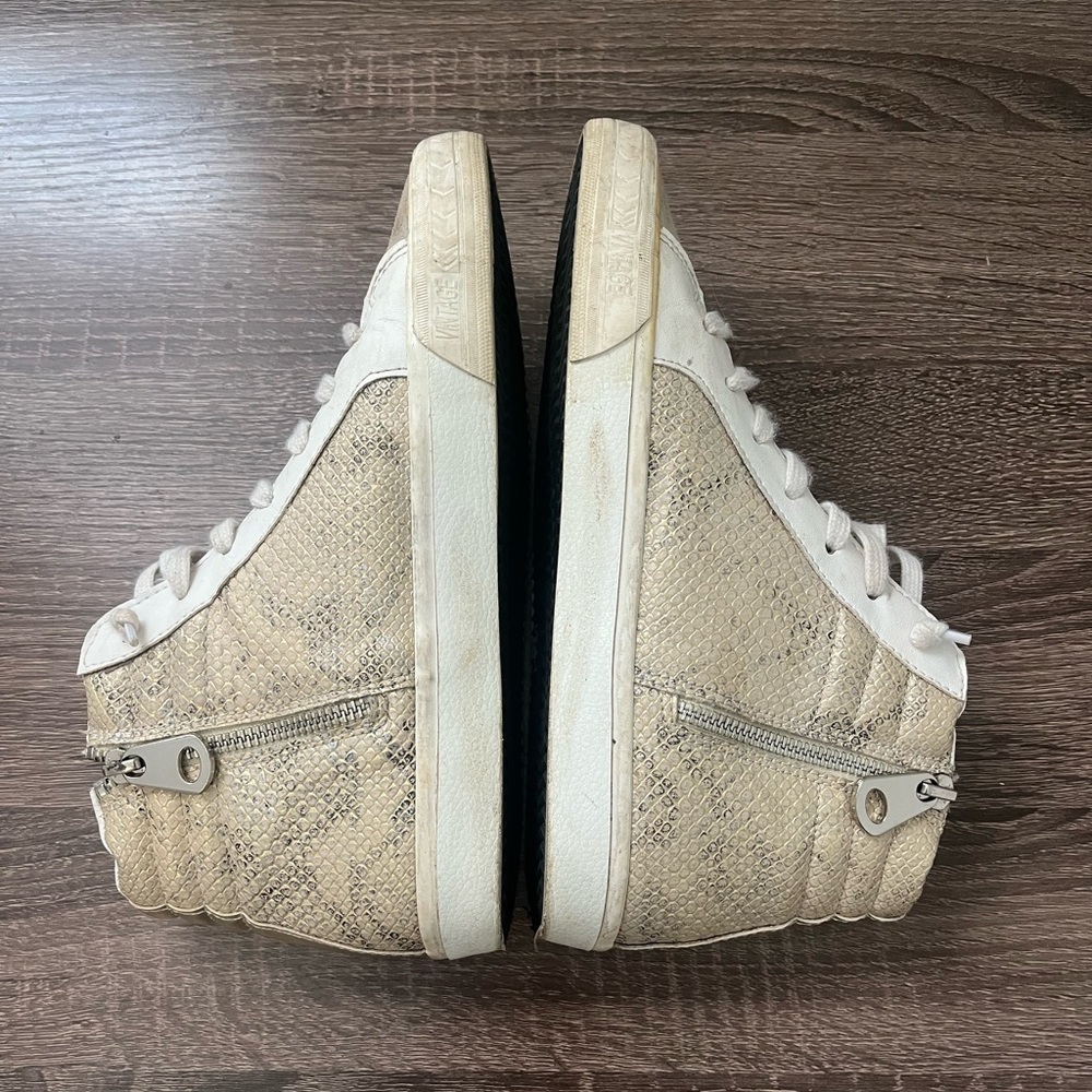 Vintage Havana White and Tan Star Sneakers - Picture 4 of 7
